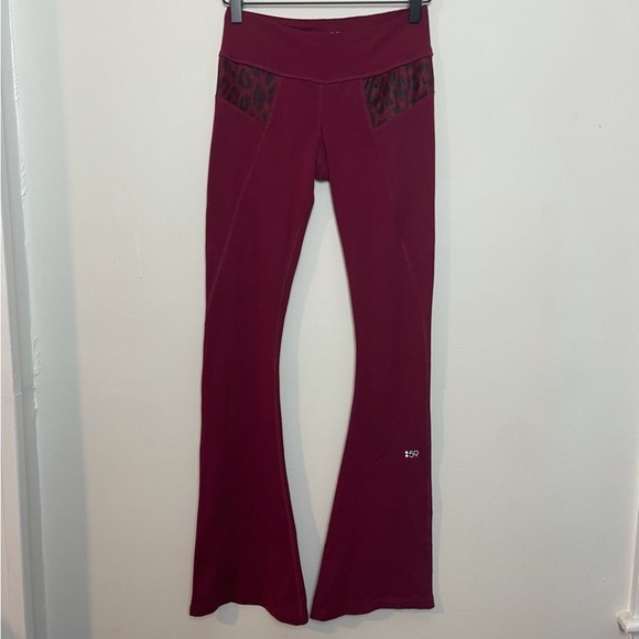 SPLITS59- Raquel Flared Leggings Liquid Cheetah - Picture 2 of 2